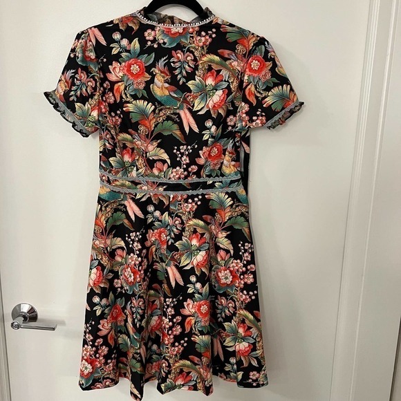 Dalia MacPhee Short Sleeve Tie Neck Floral Mini Dress With Lace Trim Medium NWT - Picture 5 of 7